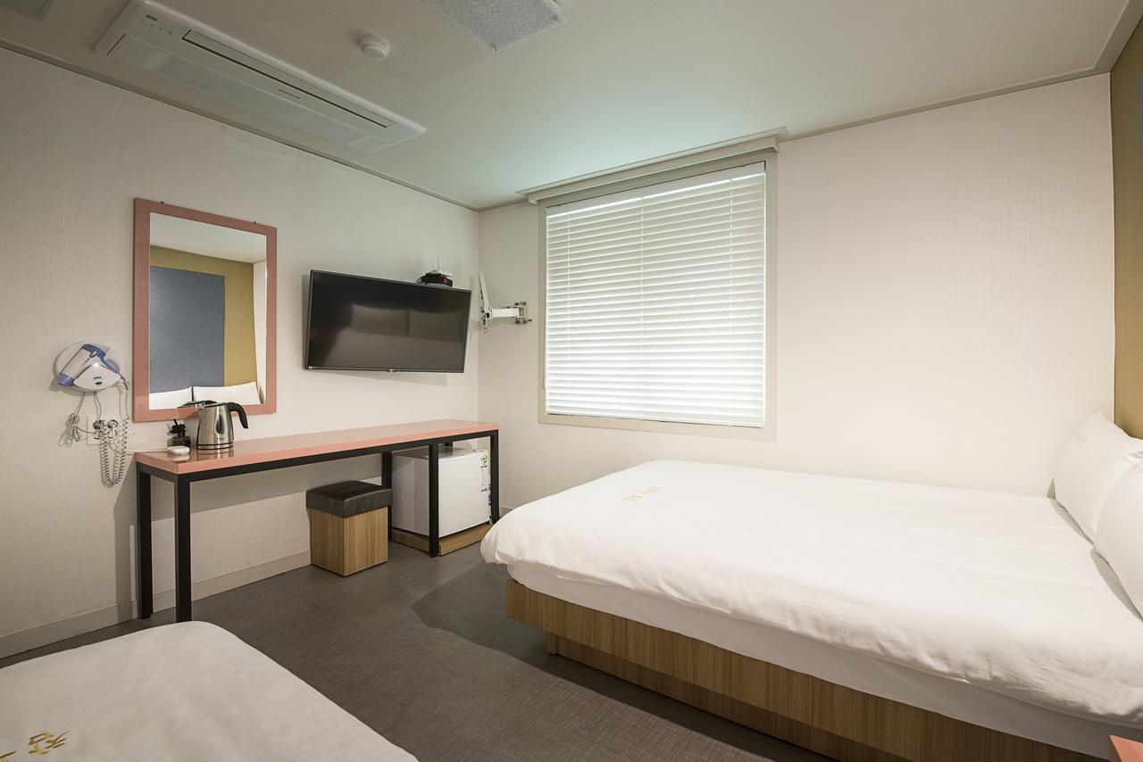 Champion Hotel Jeju Esterno foto
