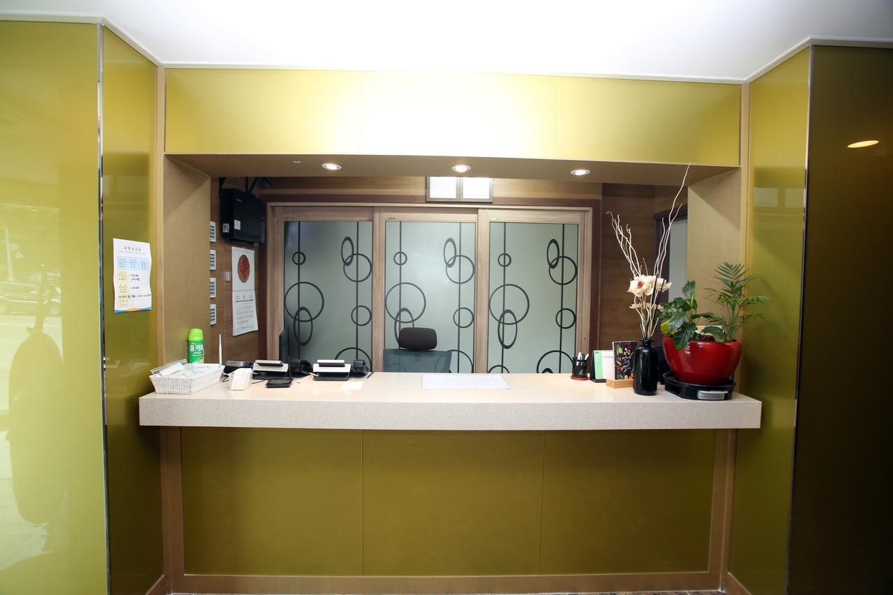 Champion Hotel Jeju Esterno foto