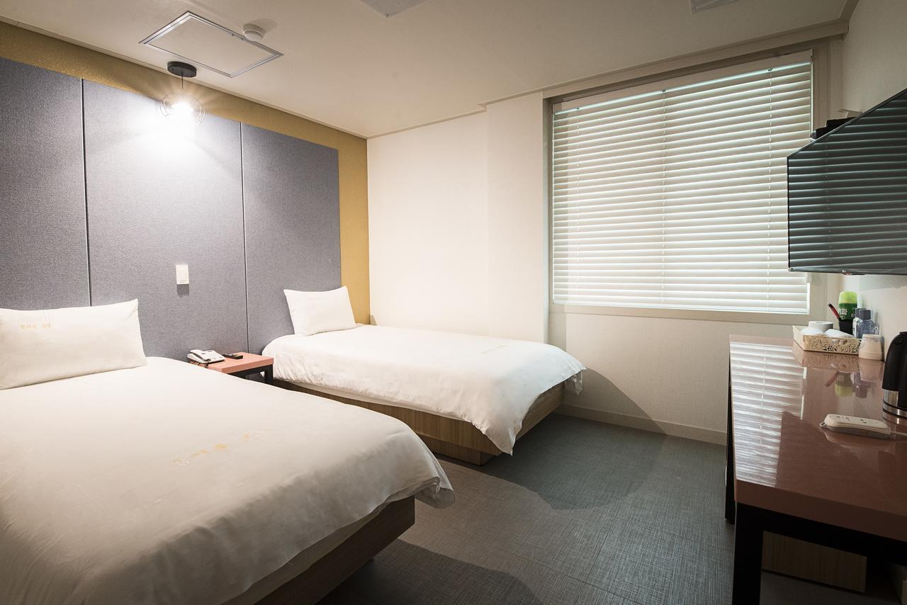 Champion Hotel Jeju Esterno foto