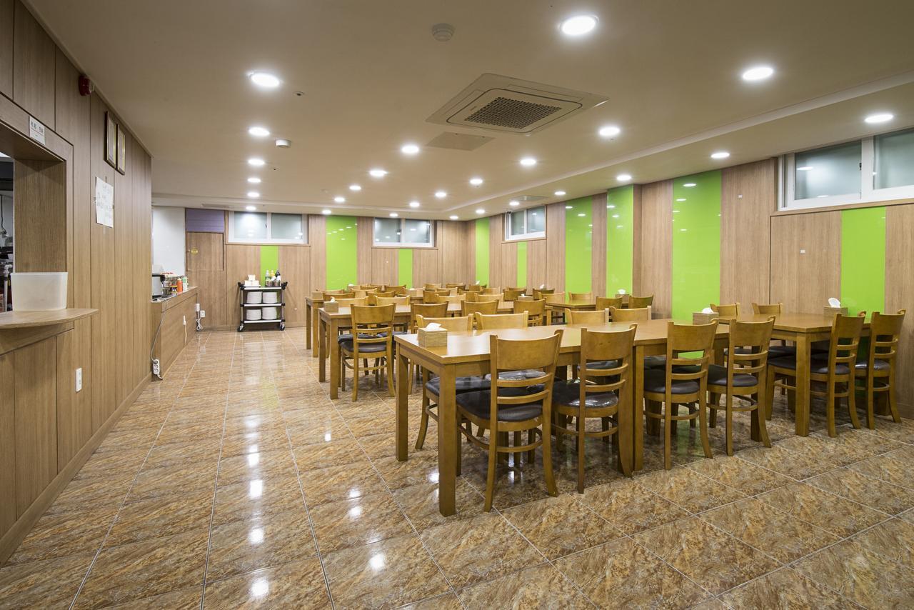 Champion Hotel Jeju Esterno foto