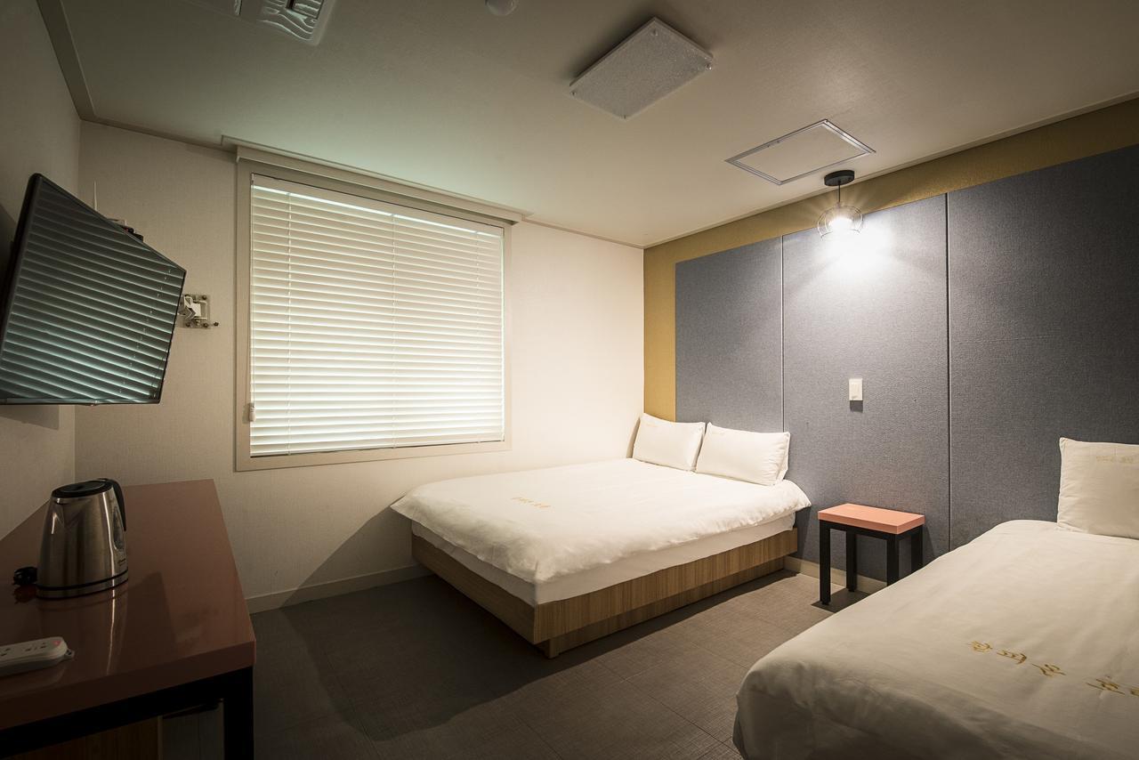 Champion Hotel Jeju Esterno foto
