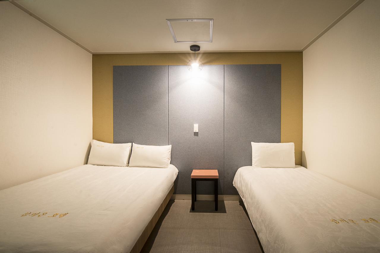 Champion Hotel Jeju Esterno foto