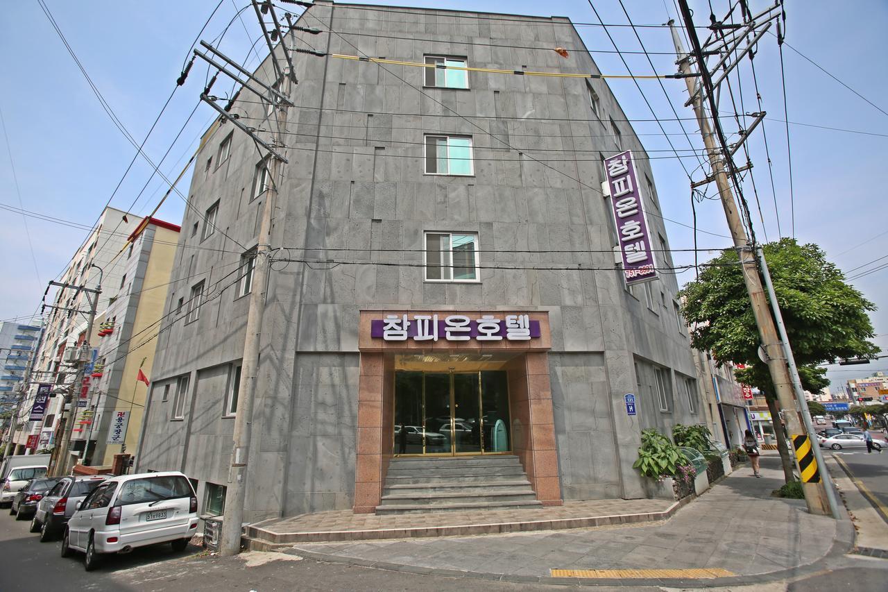 Champion Hotel Jeju Esterno foto