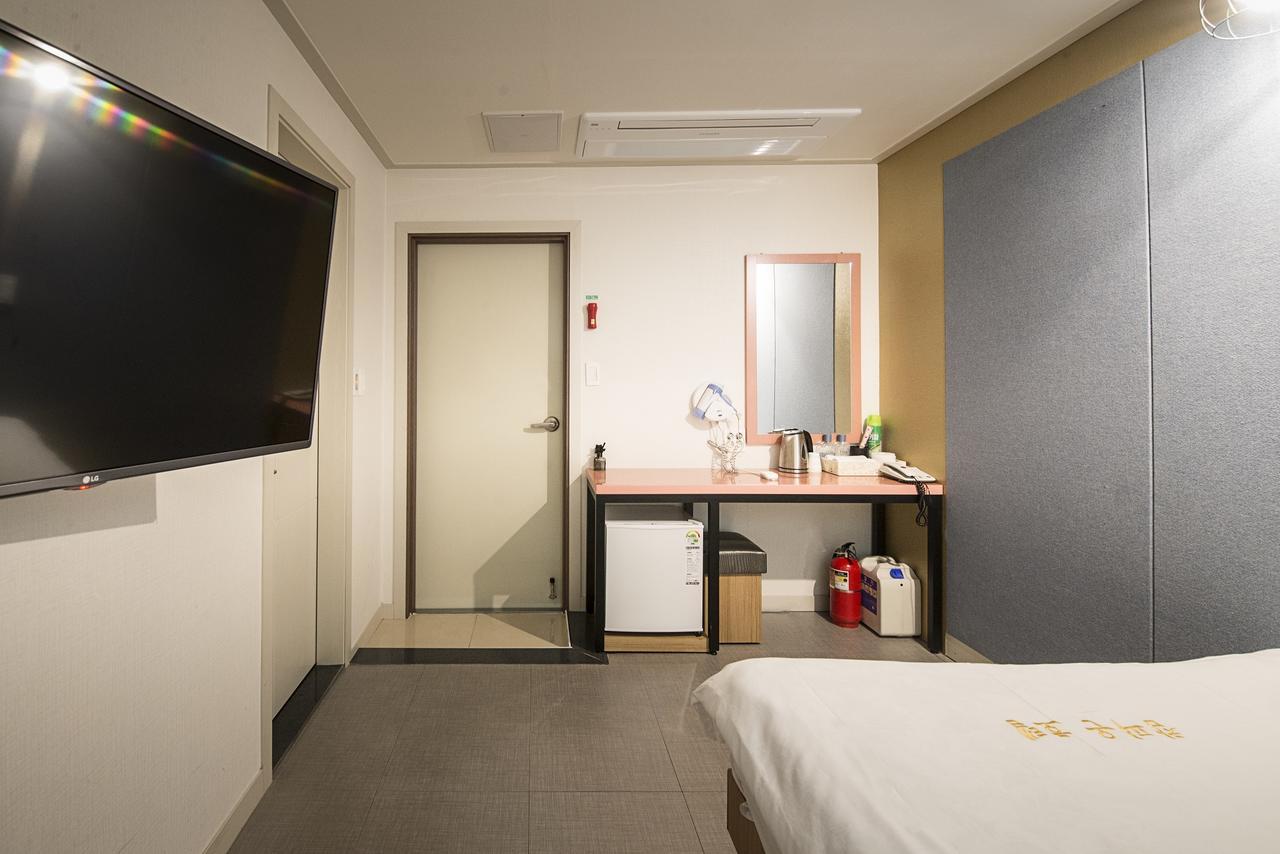 Champion Hotel Jeju Esterno foto